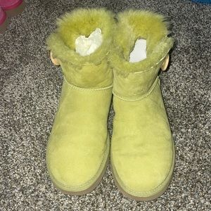 Lime green Mini Bailey button Uggs. EUC